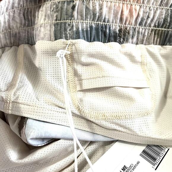 Johnny Was Calme Women's Medium Abstract Beige Running Shorts Elements NWT - Picture 8 of 12